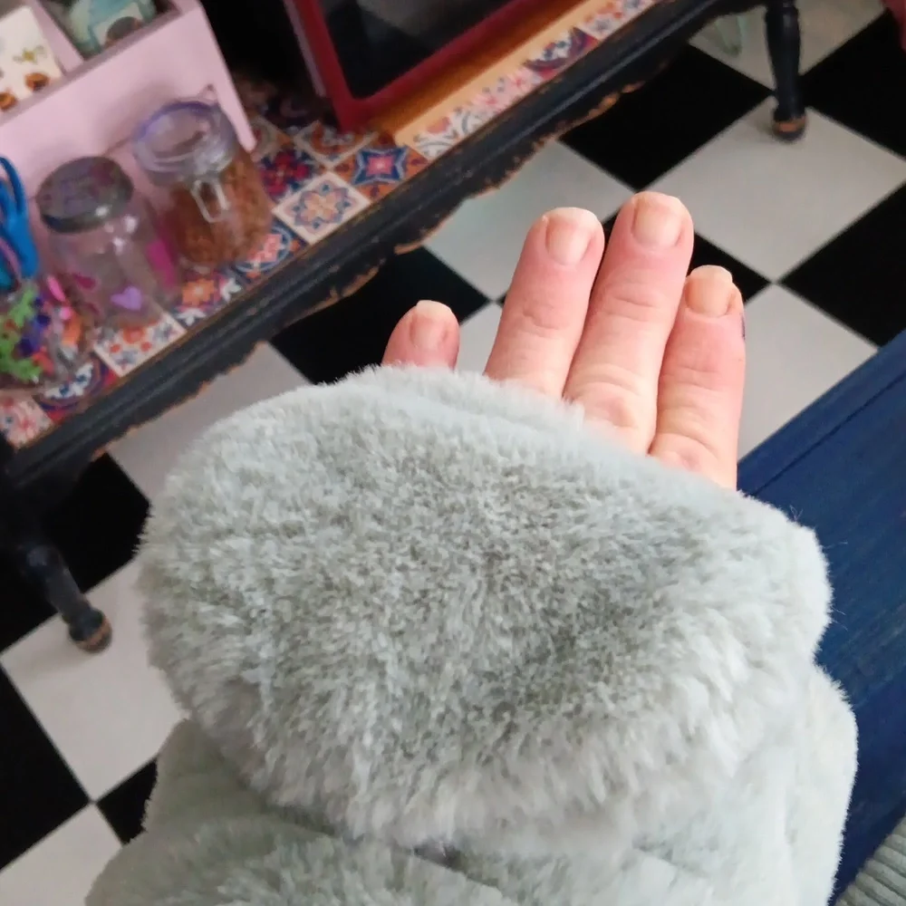 💜 3/$15💜Cozy Gray Green Fleece Lined, Faux Fur Mittens💜 - Picture 5 of 7
